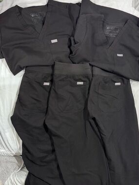 FIGS women’s Black Scrub Pants  and tops bundle